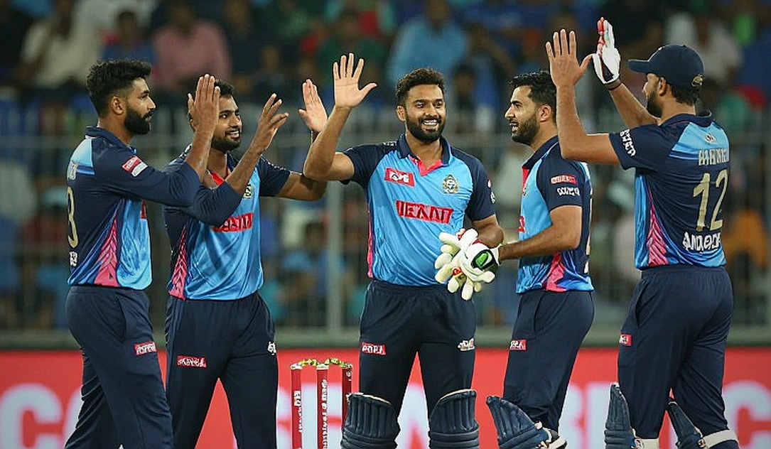 যে টেপ ভুলে যায় না: বাংলাদেশের শেষ ওভার, খুলনার চা-স্টল আর নিয়মিত মৌসুমের অলিখিত ফাঁক